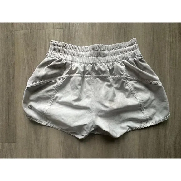 Lululemon Tracker Short V Low Rise 4" size 6 - Picture 2 of 3